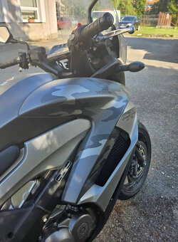 Honda VFR800X - 7