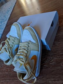 NIKE Air Jordan - velikost EUR 37,5 - 7