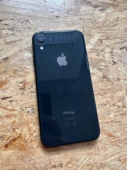 Apple iPhone Xr 64GB Černý - 7