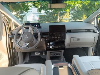 Hyundai Staria Luxury - 7