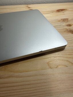 Apple MacBook Pro 2017 256GB i5 8GB RAM - 7