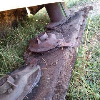 Disková sekačka Krone 285 a zánovní lis John Deere - 7