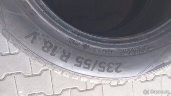 Prodám 2 x celoroční pneu Continental 235/55/18 - 7