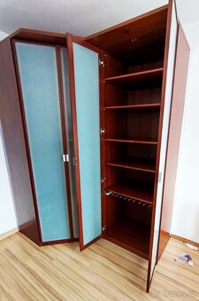 Skříň + rám postele + 2 noční stolky - 7
