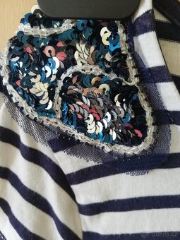 Dívčí letní námořnické modrobílé pruhované šaty s glitry - 7