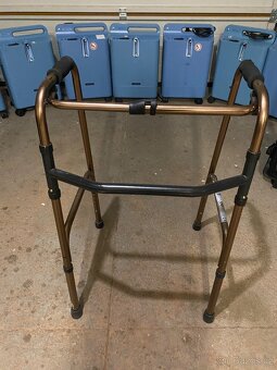 Půjčujeme kompenzační pomůcky - 7