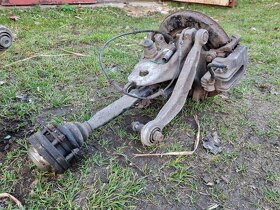 BMW E39 zadní náprava, těhlice, brzdič, poloosa - 7