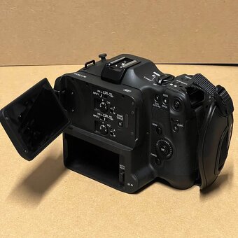 Canon EOS C70 - 7