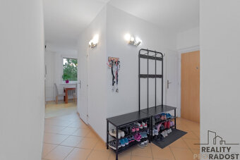 Prodej 3+1, 74,5 m², Znojmo – prostorný, s balkonem a sklepe - 7