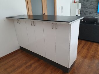 Kuchyně Ikea bílý lesk 4,3m+bar 1,8m+6 funkčních spotřebičů - 7