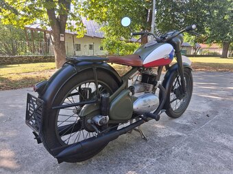 Jawa pérák 250 - 7