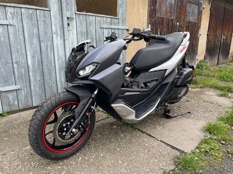 Dily Aprilia SR GT 125 - 7
