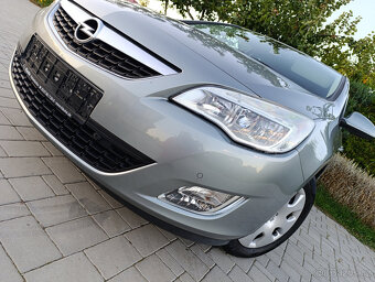 Opel Astra 1.4 T, servis, PĚKNÁ VÝBAVA A STAV - 7