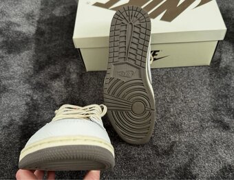 Jordan 1 Low Reverse Mocha Travis Scott - 7
