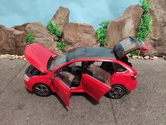 prodám model 1:18 škoda rapid spaceback - 7