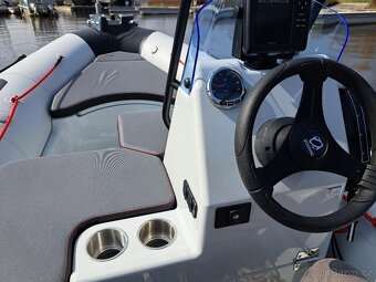 Člun ZODIAC OPEN 4.8 s lodním motorem MERCURY 60 HP - 7