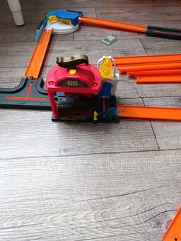 velky set hot wheels - 7