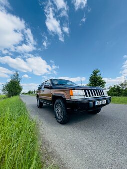 Jeep Wagoneer V8 - 7