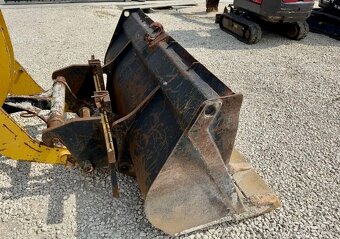 KLOUBOVÝ NAKLADAČ KOMATSU WA 75 - 7