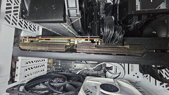 AMD Radeon RX 6800 - 7