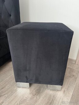 Čalouněná postel s knoflíkovým tuftovaným čelem + box - 7