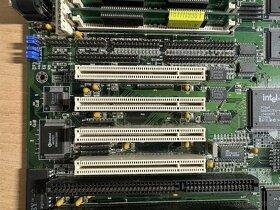 QDI P5I437P410/FMB Socket7 + Pentium 120MHz + 4xRAM + Cooler - 7