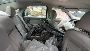Předám Volvo S40 na díly. - 7