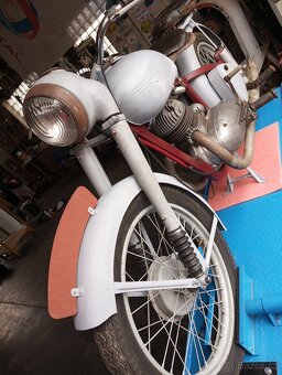 Jawa pérák 250 - 7