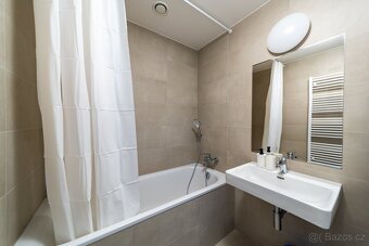 Pokoj s trvalým pobytem pro pár nebo 2 dívky — Praha 9 - 7