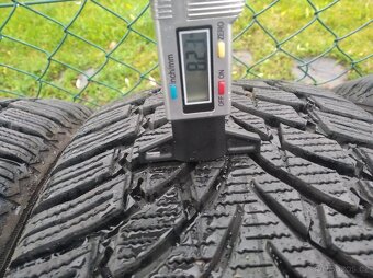 Prodám zánovní zimní pneu Nokian 235/50/19 - 7