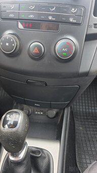 Hyundai i30 kombi 1,4i 2012 - 7