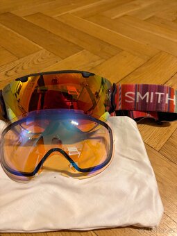 Snowboard, vázání, brýle - 7