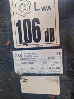 PRODÁM TANDEMOVÝ VIBRAČNÍ VÁLEC JCB VMT 260 - 7