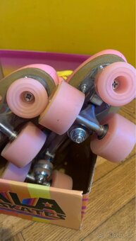 Roller skates - 7