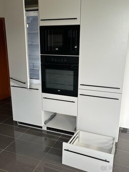 Kuchyňská linka 6,8 metrů včetně spotřebičů - 7