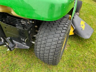 Zahradní traktor John Deere + příslušenství - 7