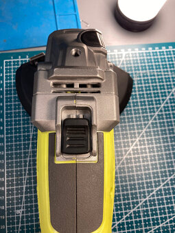 Aku bezuhlíková bruska RYOBI R18AG7 (125mm) - 7