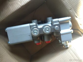 Hydraulický rozdeľovač R-80 - 7