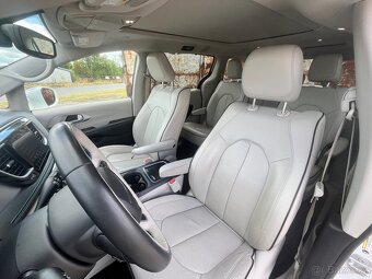 Chrysler Pacifica Hybrid Limited 2018 / 3.6 - 7