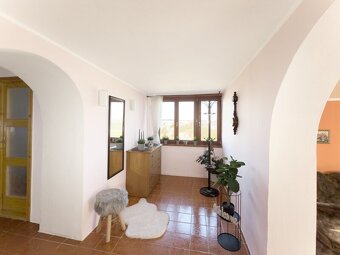 Prodej samostatně stojícího rodinného domu s rozlehlým pozem - 7