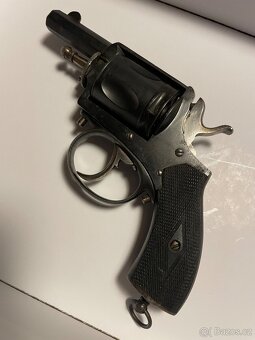 Historicky revolver kategorie D - 7