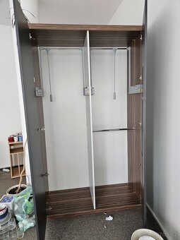 Skříň šatní, komoda - 7
