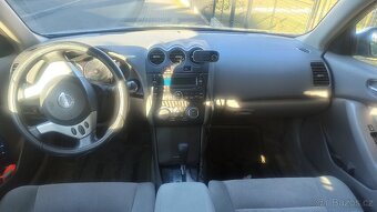Prodám Nissan Altima - 7
