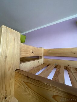 Patrová (podstropní) postel z masivu pro dvě osoby - 7