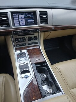 Jaguar XF 2.2 d SPORTBREAK - 7