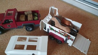 Schleich auto s přívěsem, koňmi, psem a kohoutem - 7