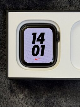 Apple Watch SE Nike Edition (44 mm) - 7