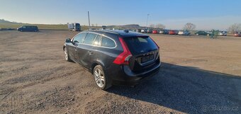 VOLVO V60 2.0 D3 5V 120KW MOMENTUM - 7