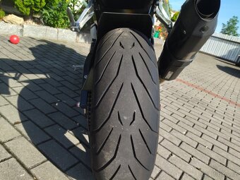 Yamaha YZF R1 - 7