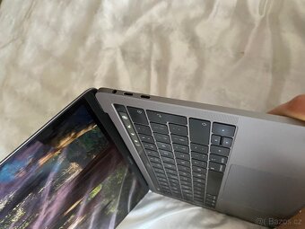 MacBook Pro 13" 2019, i5 2,4GHz, 512GB 16GB RAM - 7